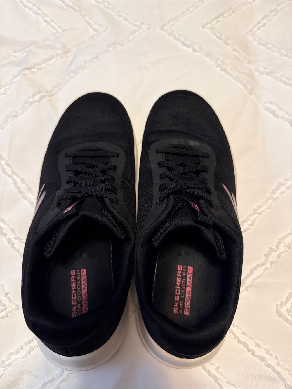 Skechers Air cooked yoga mat women's runners with Black with Pink Accents